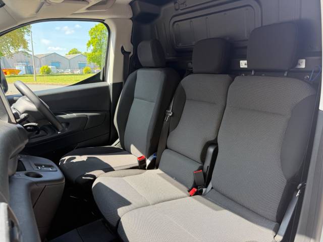 2023 Peugeot e-Partner 800 100kW 50kWh Professional Premium + Van Auto