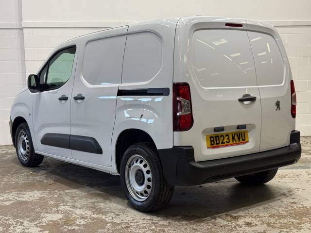 2023 Peugeot Partner 1000 1.5 BlueHDi 100 Professional Premium + Van