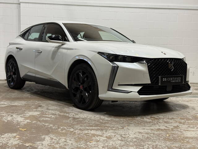 DS AUTOMOBILES DS 4 1.6 E-TENSE Performance Line 5dr EAT8 Hatchback Petrol / Electric Hybrid WHITE